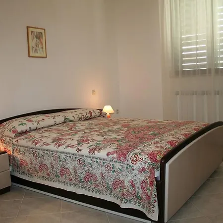Apartment Lucia *